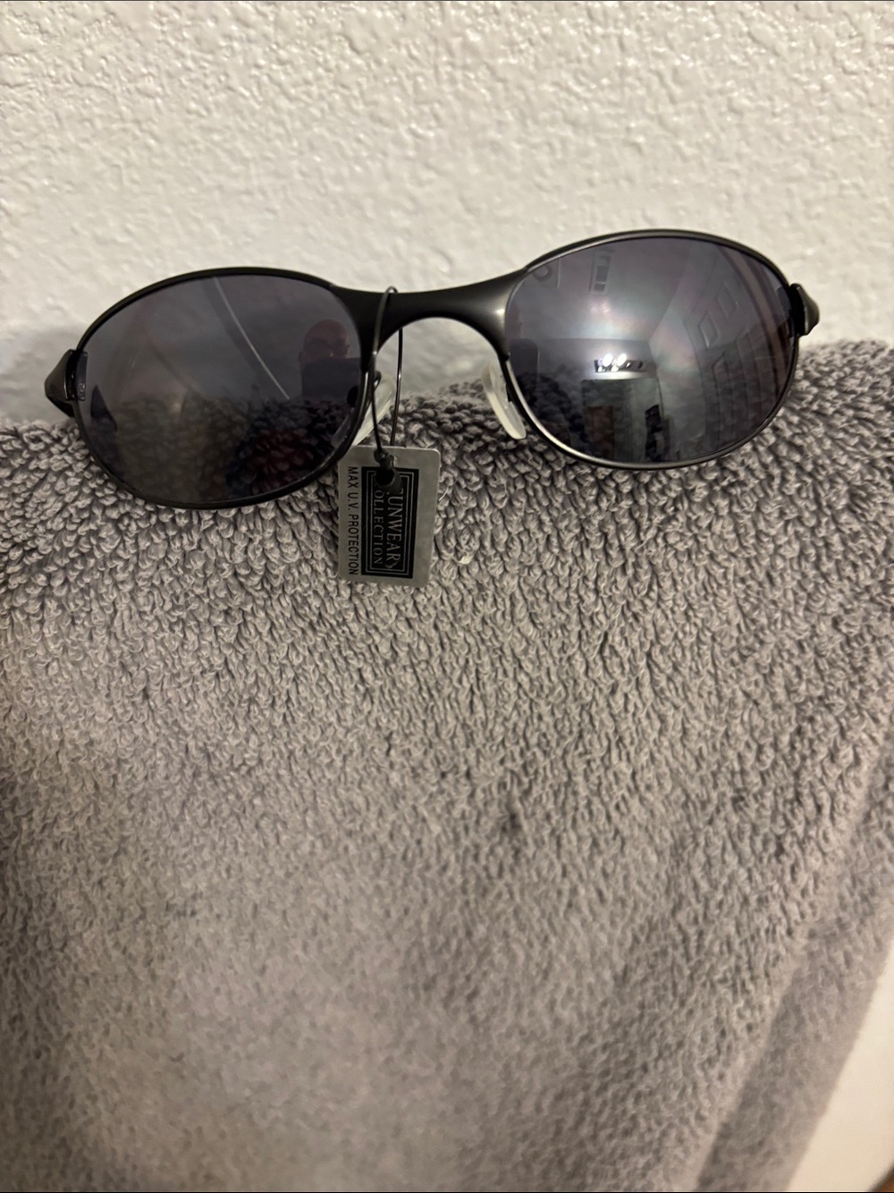 Unisex Black Metal Frame Sunglasses with Smoke Lenses